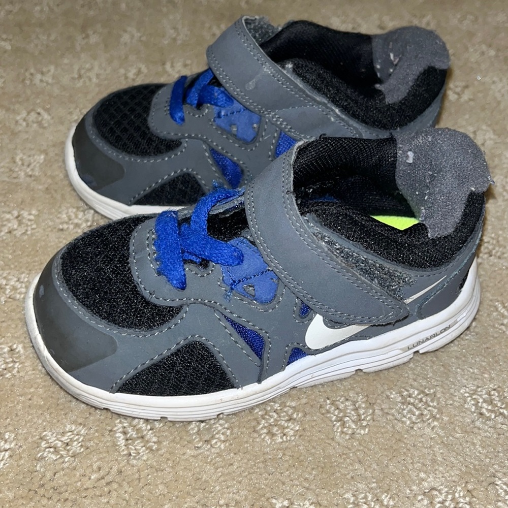 Nike toddler sneakers